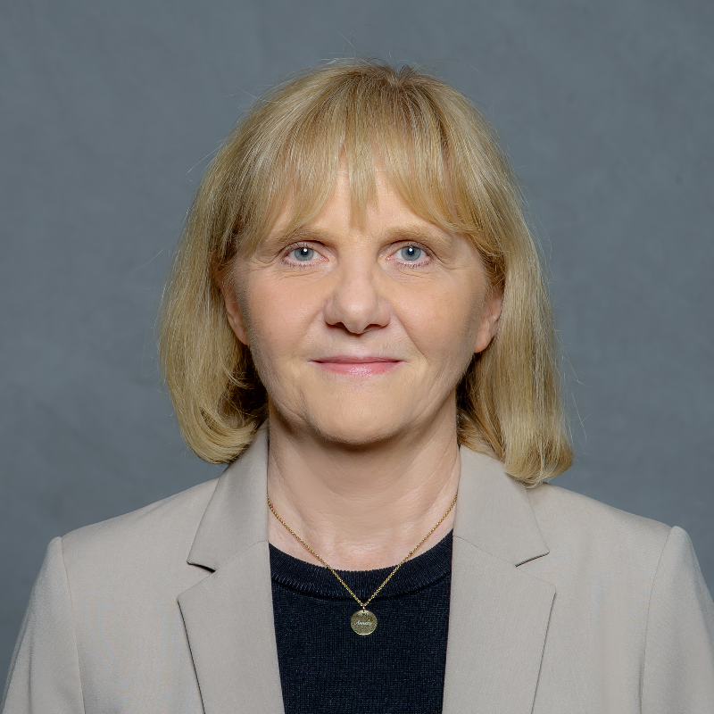  Annette Tavornik