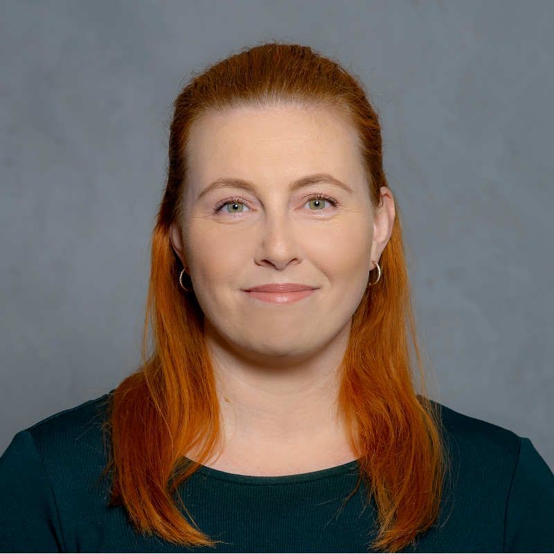  Nina Lang
